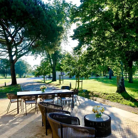 Bed & Breakfast La Chartreuse De Dauzac 3*