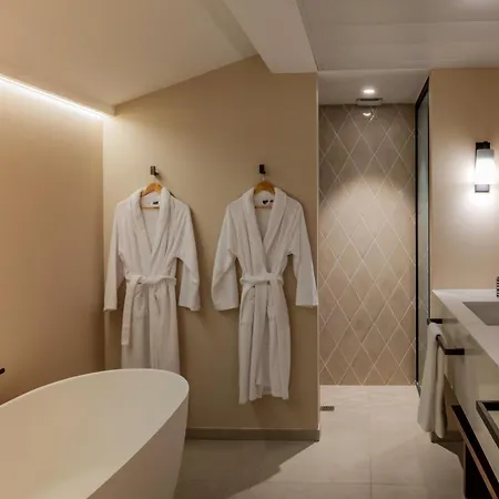 Bed & Breakfast La Chartreuse De Dauzac 4*