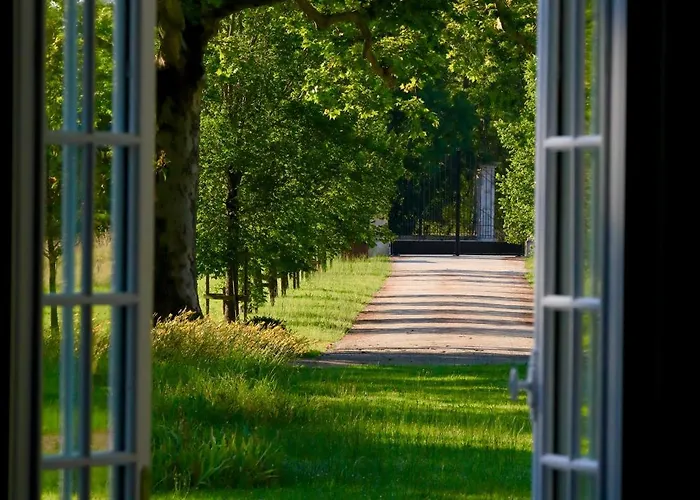 La Chartreuse De Dauzac Bed and Breakfast